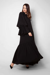 عباية سوداء بأكمام مطوية ومزينة بسواروفسكي