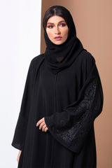 عباية سوداء مطرزة بالدانتيل كلوش خام صالونا