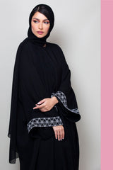 BLACK GEOMERTIC EMBROIDEREY SOALON ABAYA.