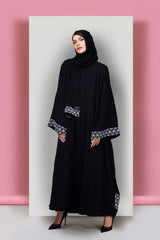 BLACK GEOMERTIC EMBROIDEREY SOALON ABAYA.