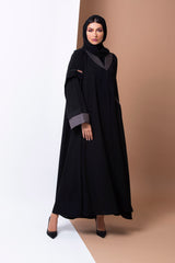 BLACK JACQUARD COLLAR EMBROIDERED ABAYA.