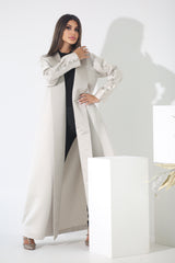 عباية قصة بليز بأزرار لون بيج خام ساتان