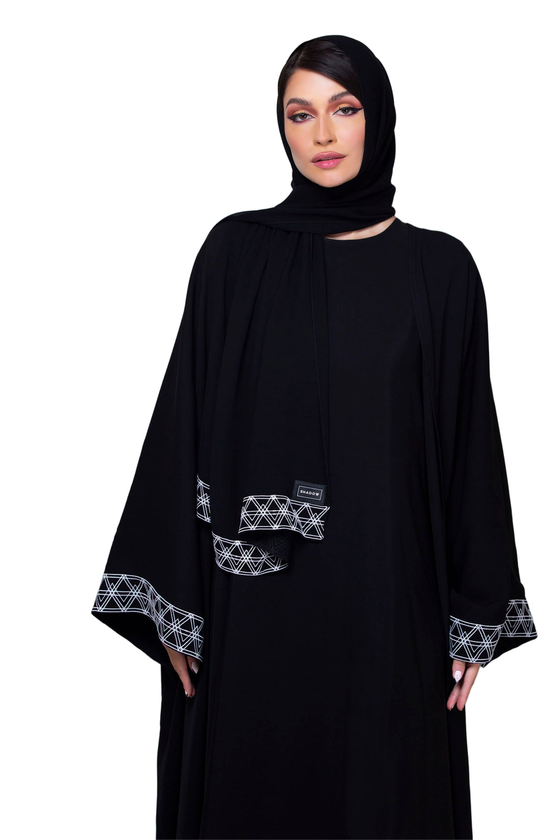 BLACK GEOMERTIC EMBROIDEREY SOALON ABAYA.