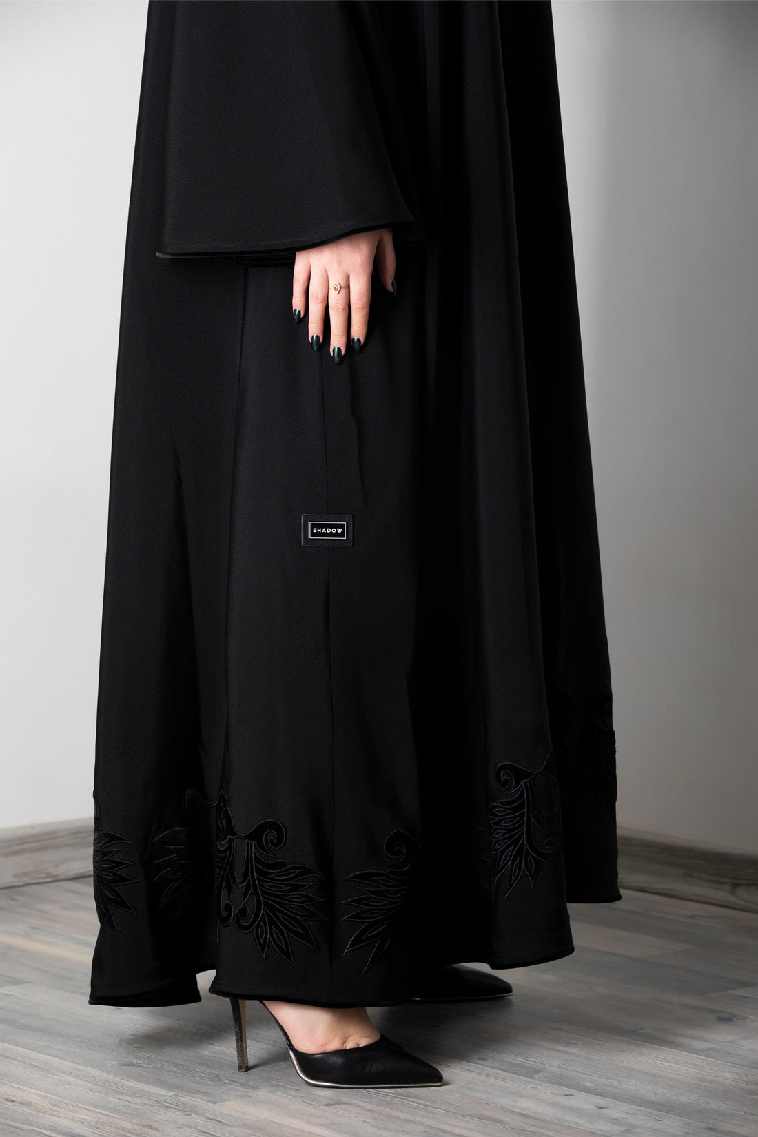 BLACK EMBROIDERED VELVET BOTTOM ABAYA.