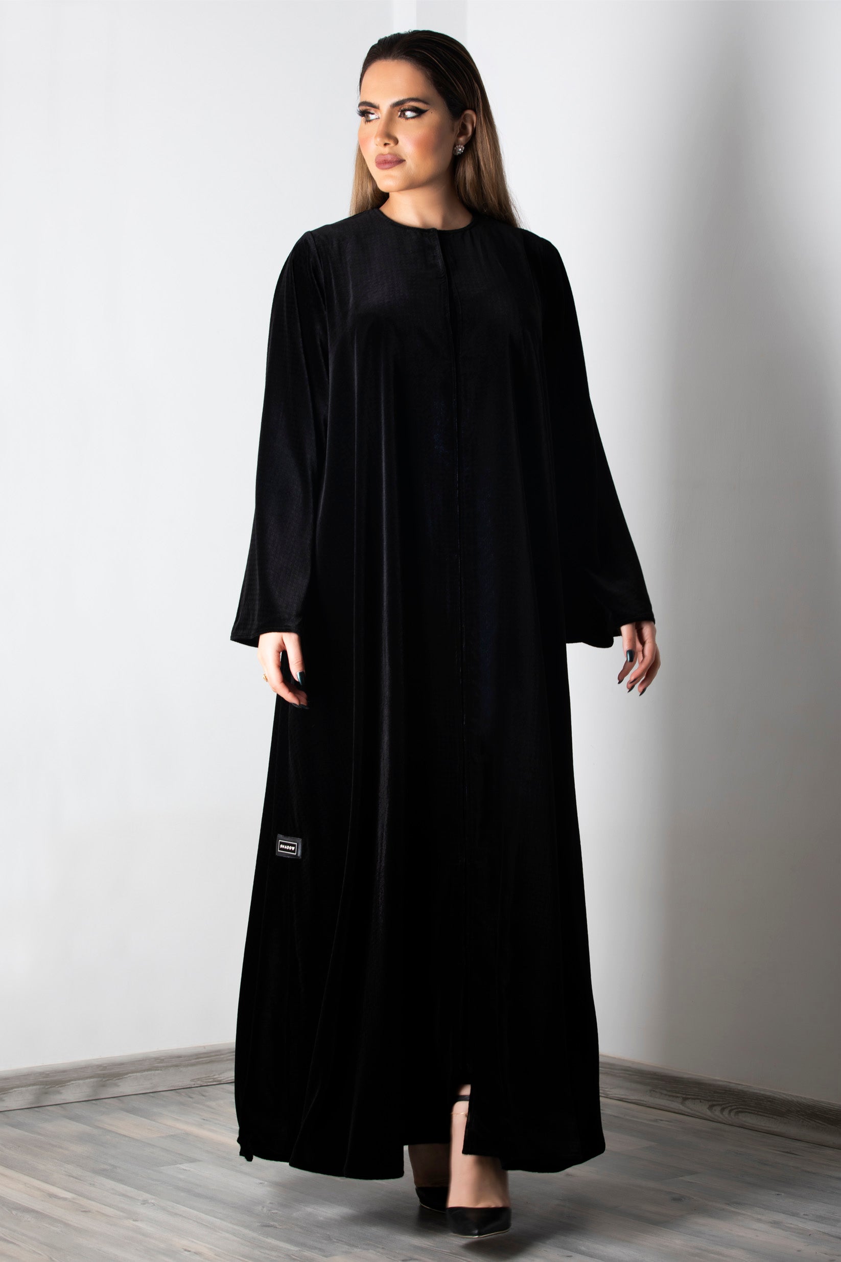 SHADOW KUWAIT | BLACK VELVET PLAIN BUTTONED ABAYA. – Shadow KW