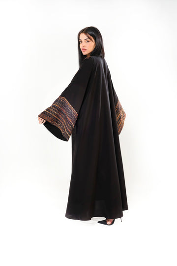عباية بشت صولون مطرزة يدوياً باللون الأسود