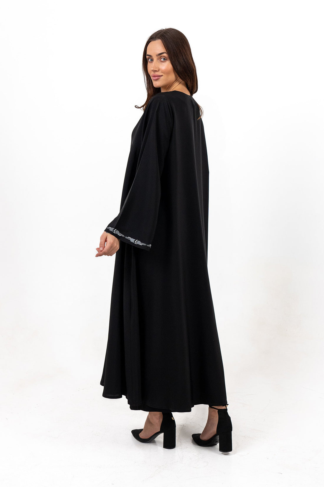 BLACK EMBROIDERED SOALON CLOSE ABAYA