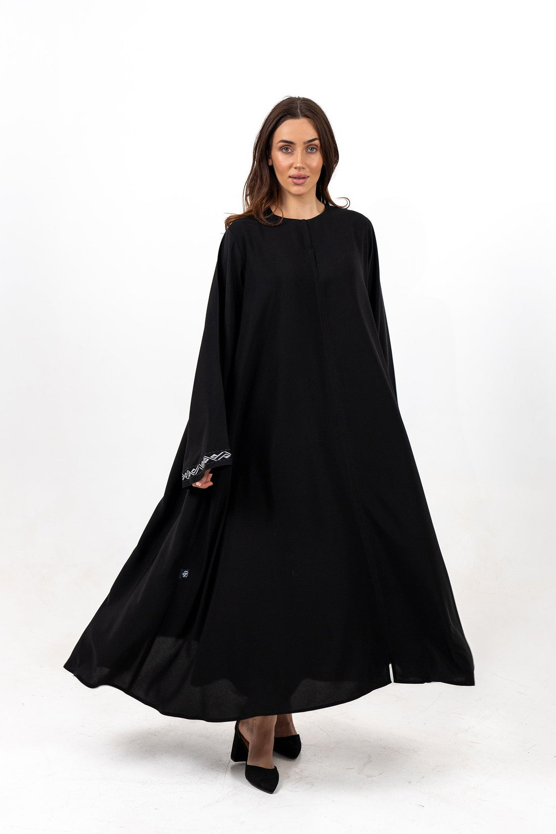 BLACK EMBROIDERED SOALON CLOSE ABAYA