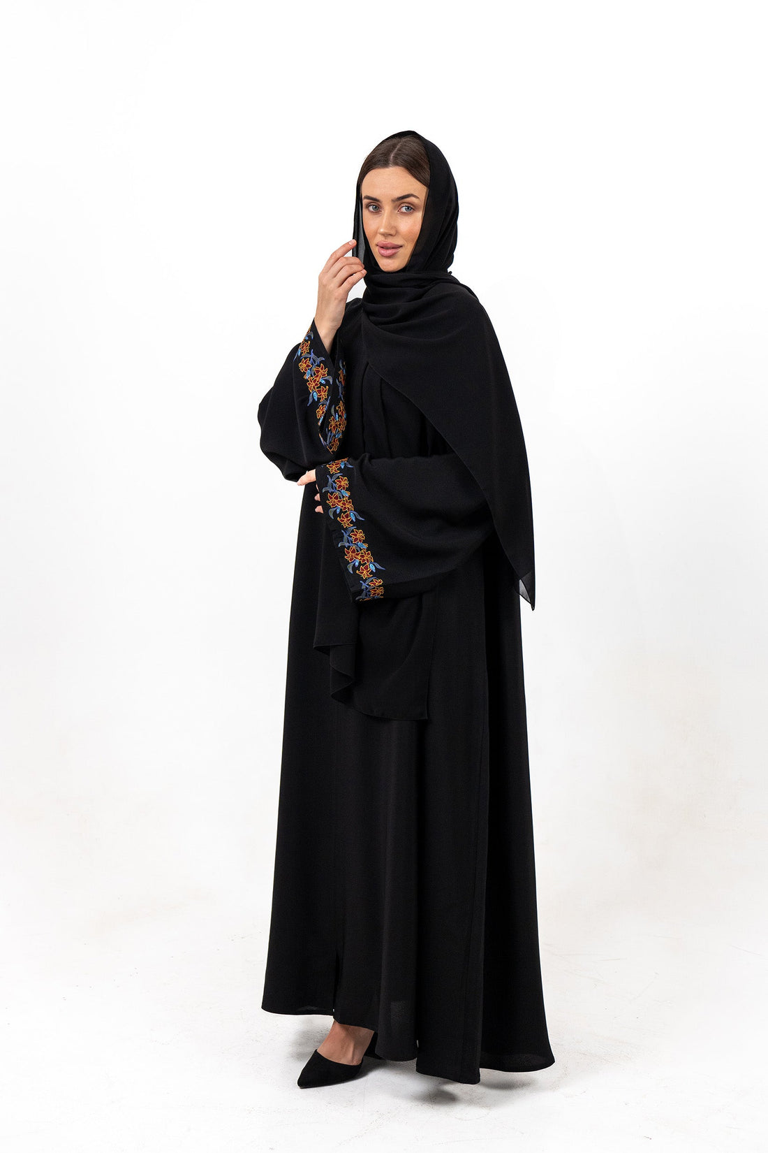 EMBROIDERED SOALON CLOSE ABAYA