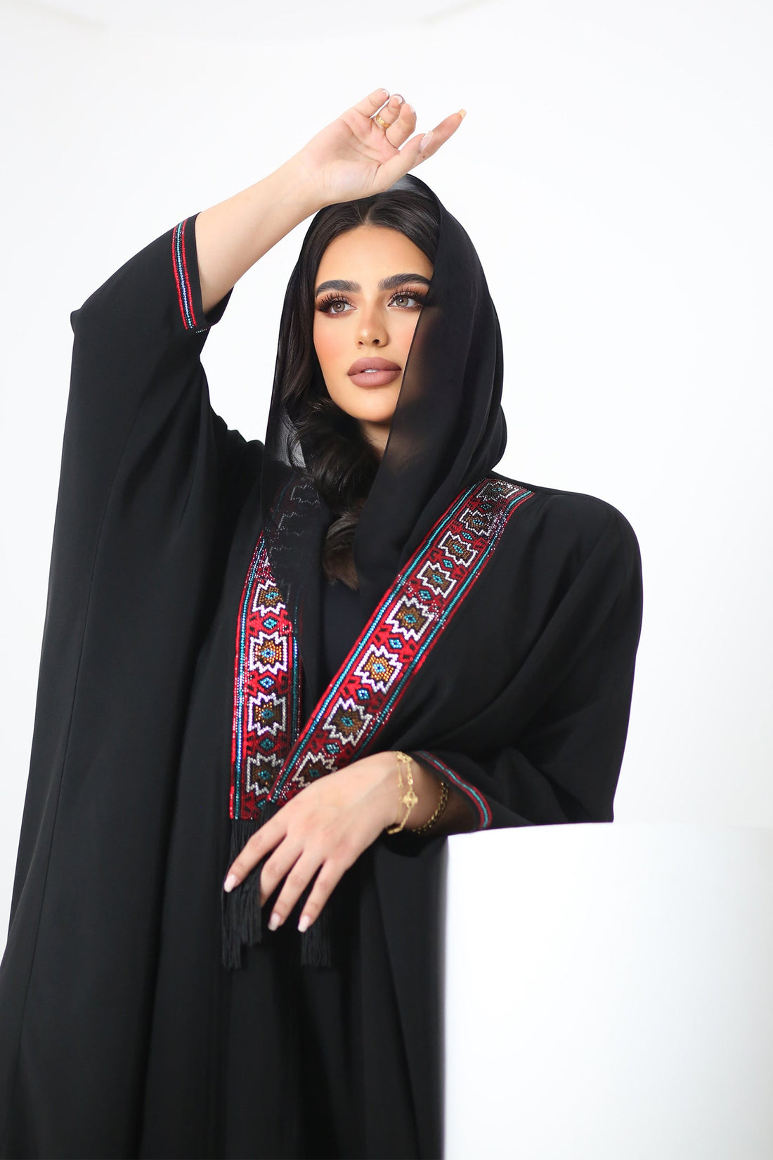 BLACK EMBRODERED SOALON OPEN ABAYA