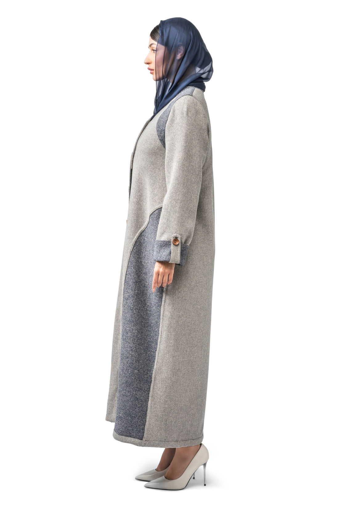 BEIGE AND NAVY BLUE JACAR  CLOSE ABAYA